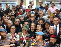 Senyum Roy Suryo Usai Tak Ditahan Setelah Diperiksa sebagai Tersangka
