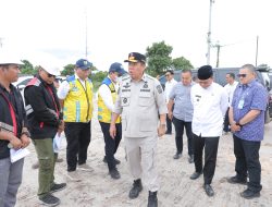 Tinjau Abrasi Pantai Penyak, Gubernur Hidayat Pastikan Pembangunan Talud Berjalan Sesuai Ketentuan